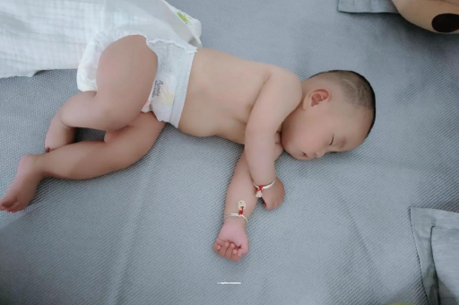 渭南宝宝拍嗝的正确方法